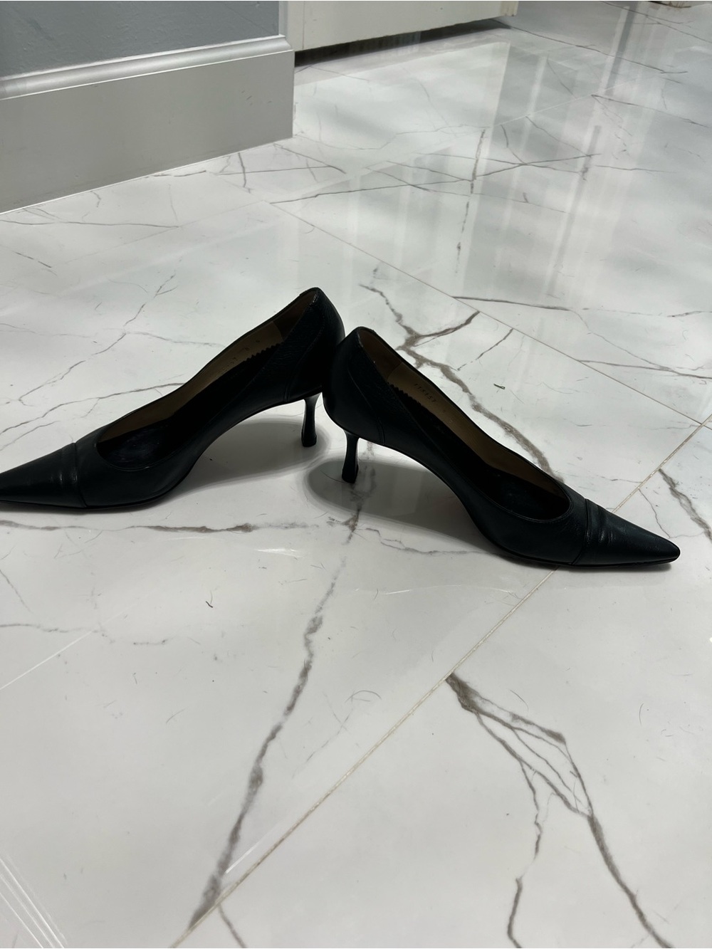 Vintage Gucci Black Leather Pointed Toe Pumps Heels – Made in Italy – Size 8B - Picture 2 of 11